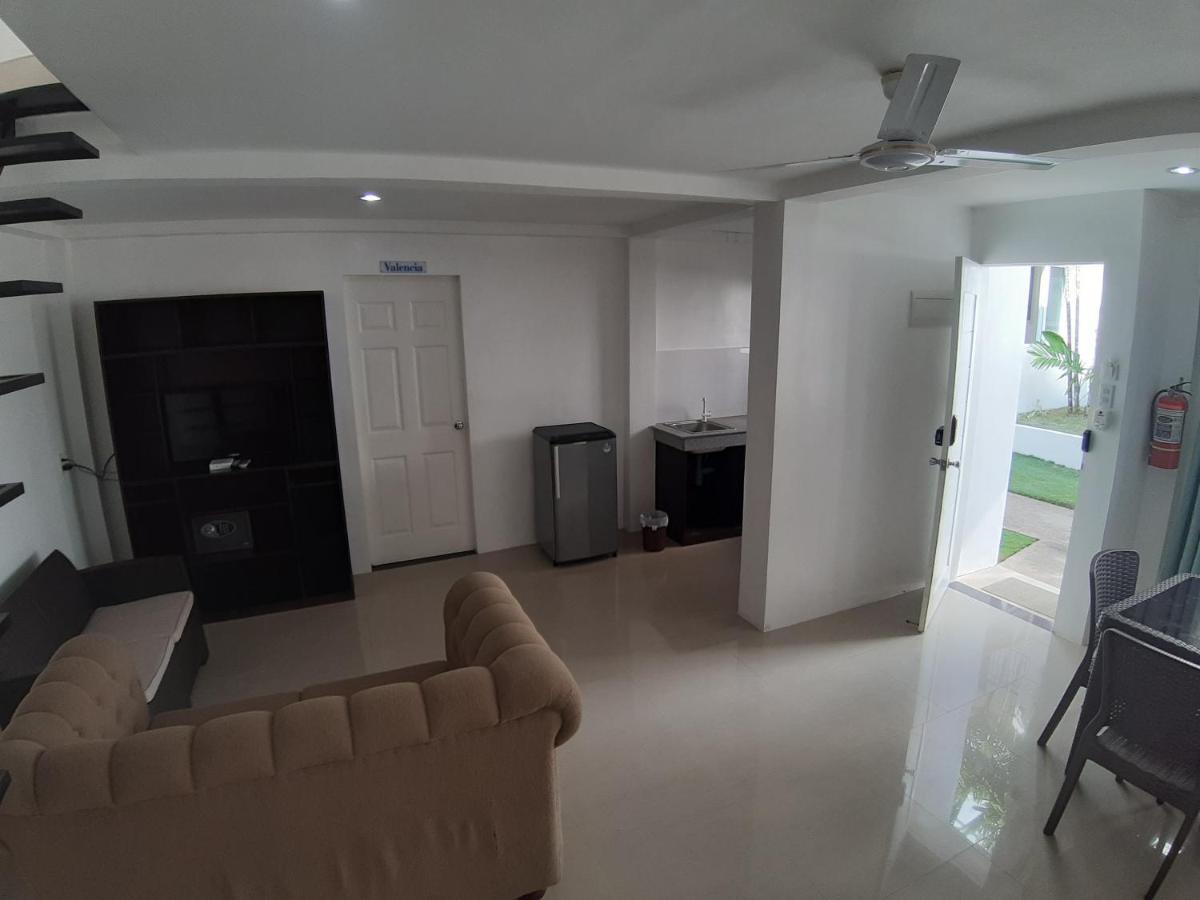 Heartland Hotel Serviced Rooms & Apartments. Панглао Екстериор снимка